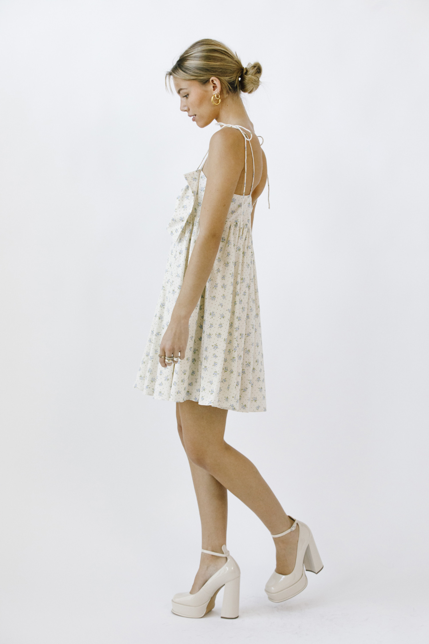 JD5382-1-CREAM BLUE FLORAL