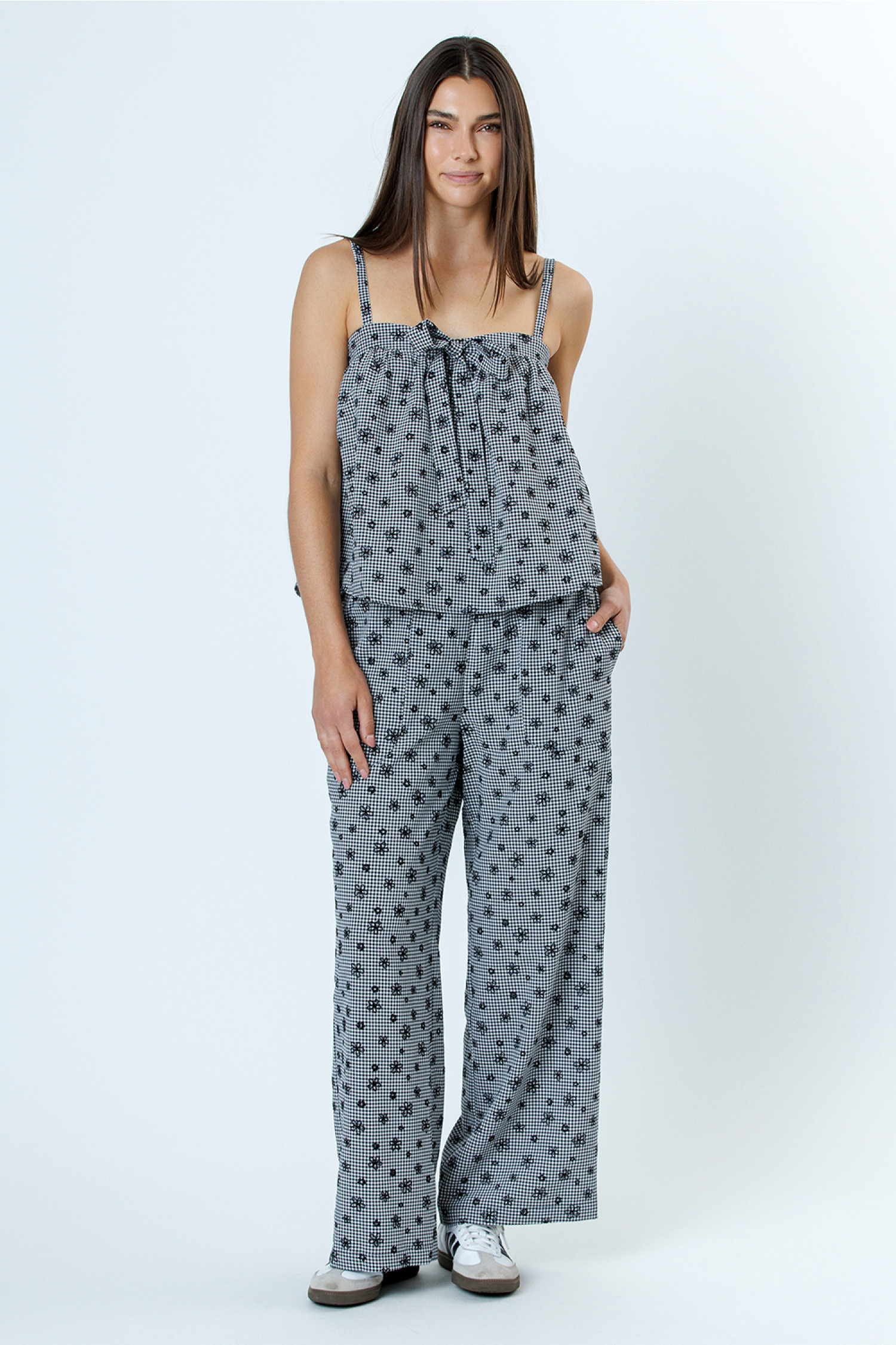JP7344-WHITE BLACK FLORAL