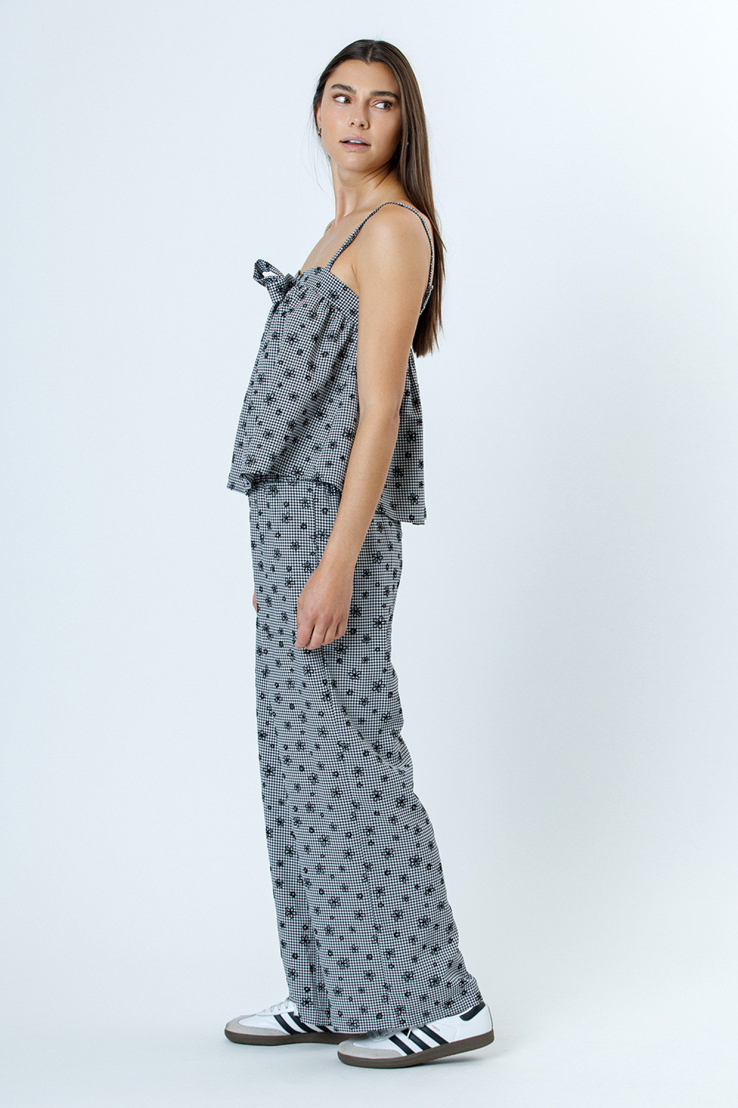JP7344-WHITE BLACK FLORAL